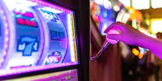 Platform sandspiel menampilkan berbagai kategori permainan slot dan live casino